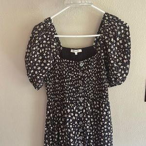 Worn once. Flower dress with pockets. Cinched chest and back. Very comfortable
